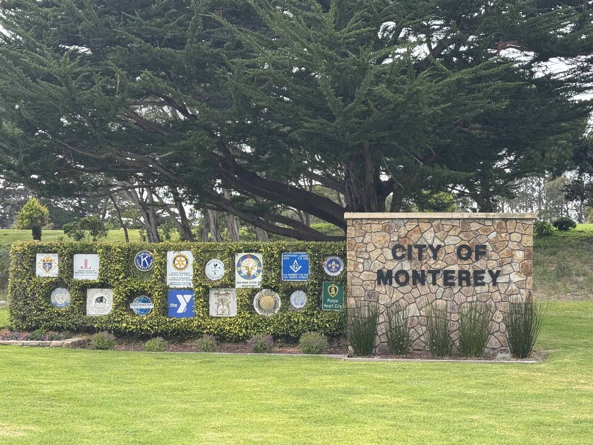 Welcome to Monterey sign